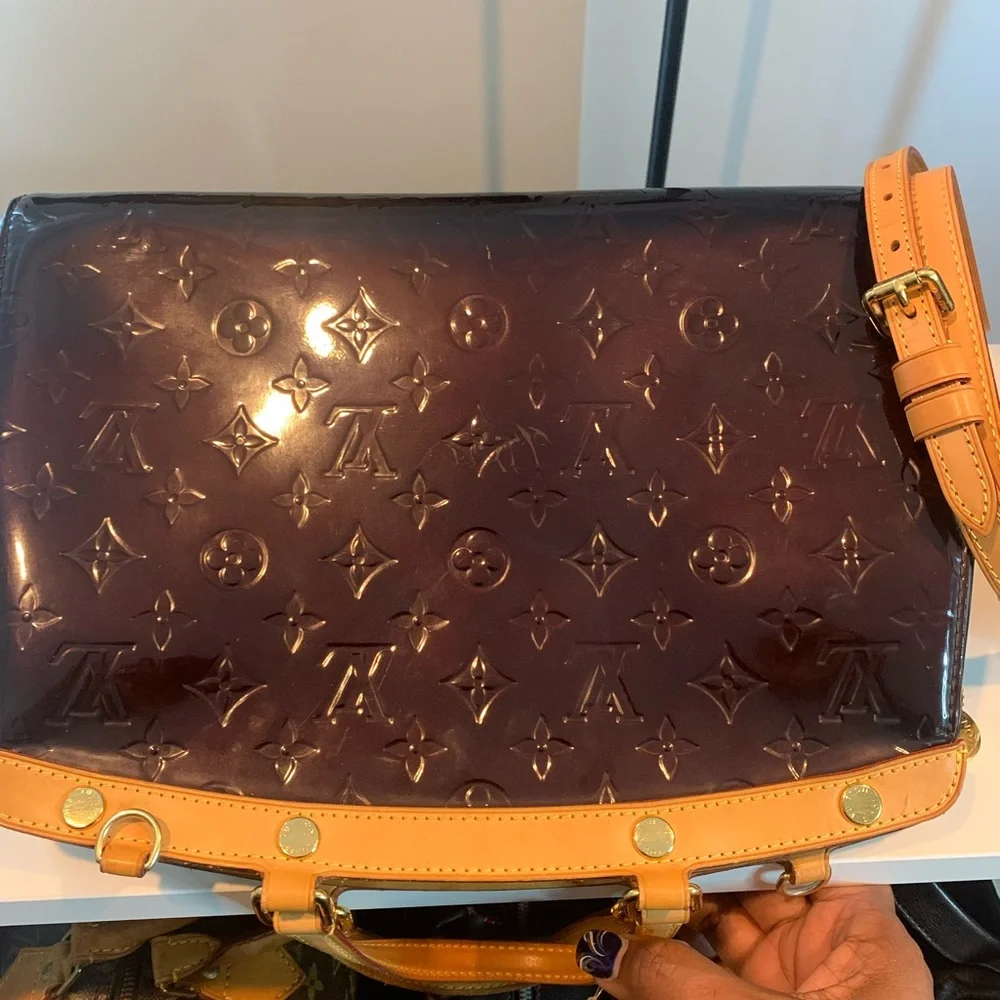 Louis Vuitton Monogram Vernis Brea Bag in great Preloved condition - Picture 9 of 12